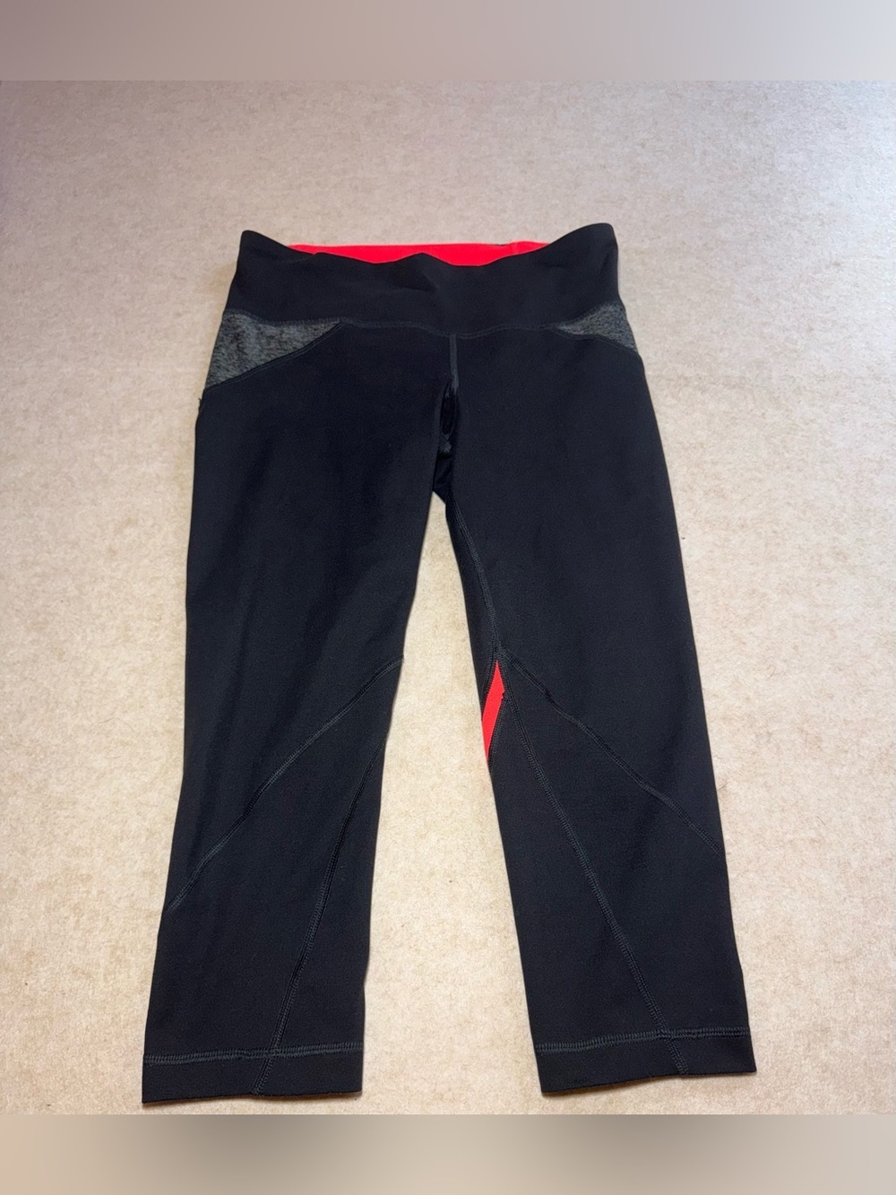 Under Armour All Season Gear Fitted Cropped Capri Black Leggings Size Small
